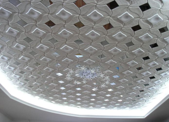 Schaumstofffliesen an der Decke