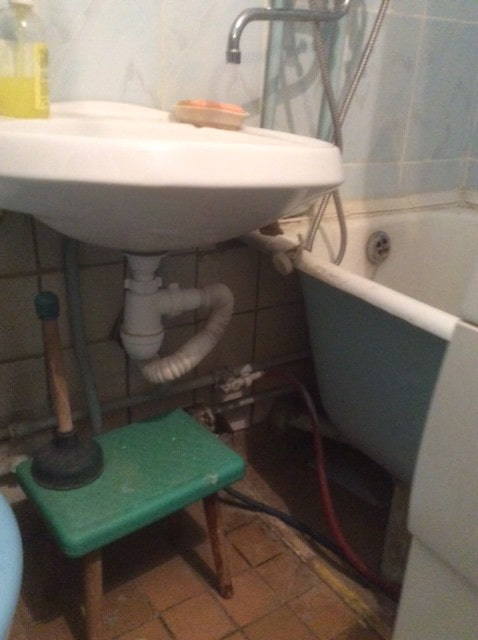 Badezimmer vor der Renovierung