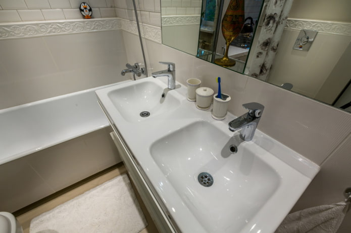Zwei Waschbecken