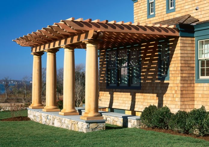 Pergola mit Säulen