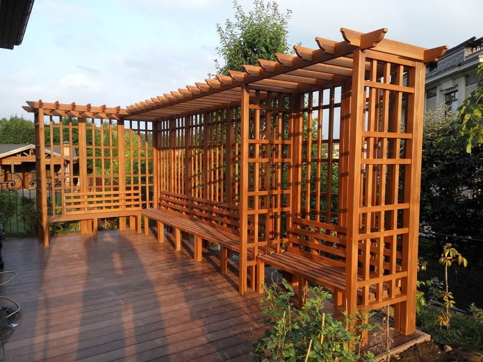 Pergola mit Bänken