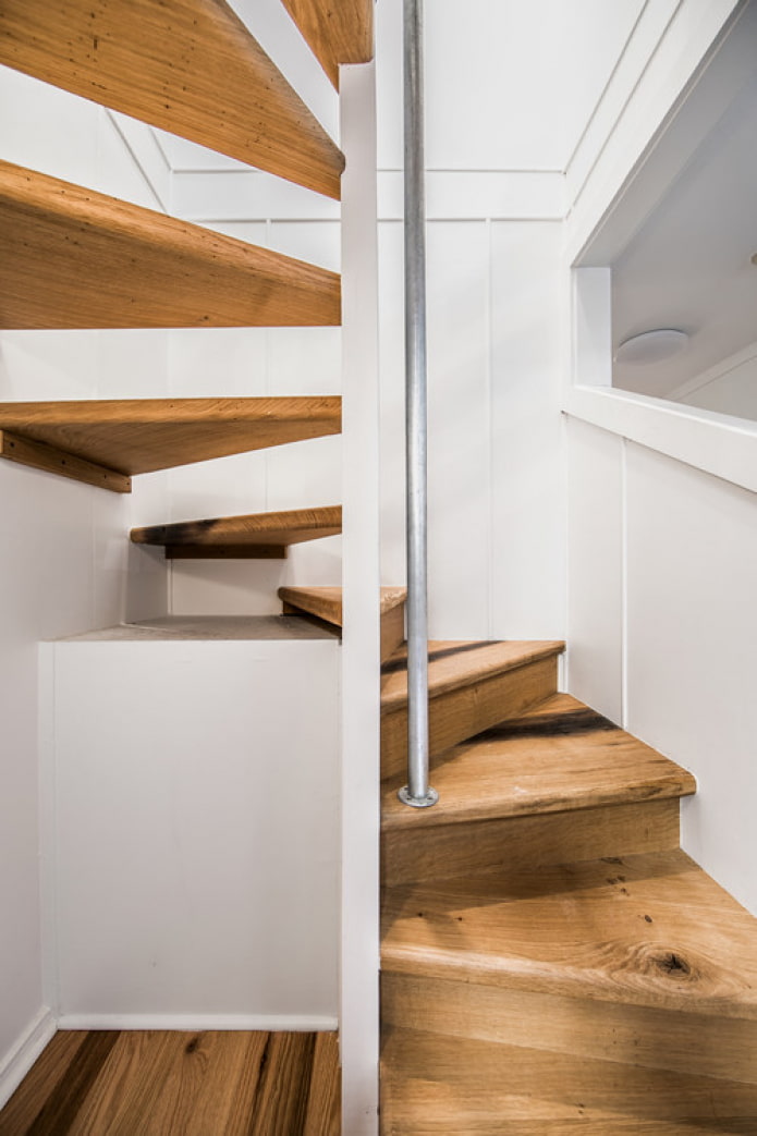 Wendeltreppe mit Stange