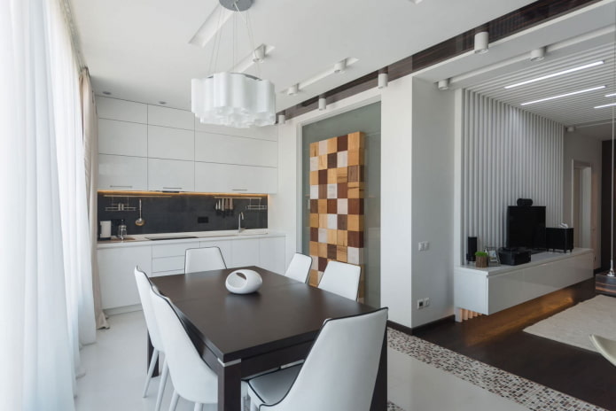 Küche in einer Zweizimmerwohnung im europäischen Stil