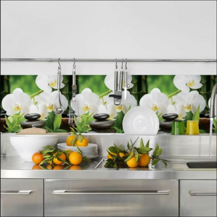 Orchideen auf einer Schürze
