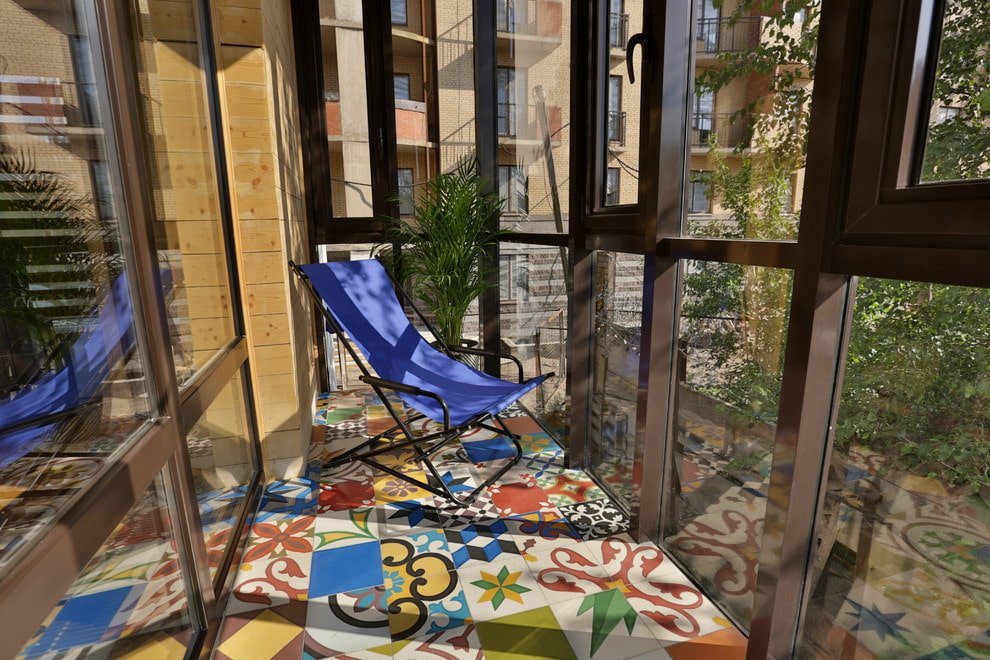 Wie wählt man Fliesen für einen Balkon oder eine Loggia aus?