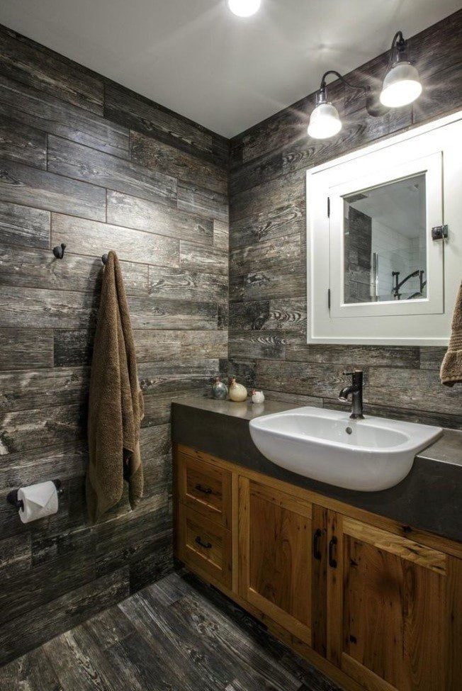 Holzfliesendesign im Badezimmer
