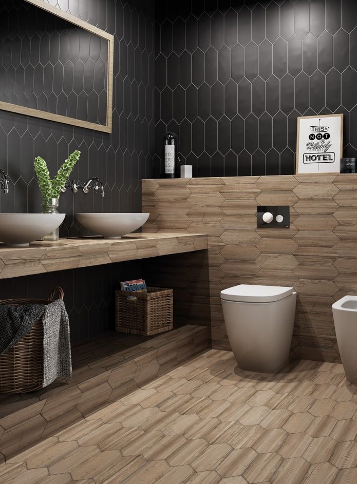 Fliesen in Holzoptik im Badezimmer