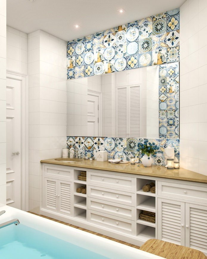 Patchworkfliesen im Badezimmer