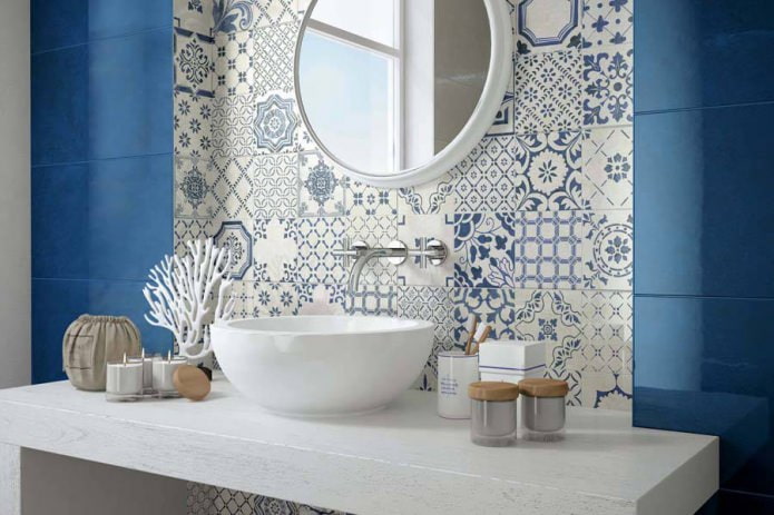 Patchwork-Fliesen im Badezimmer