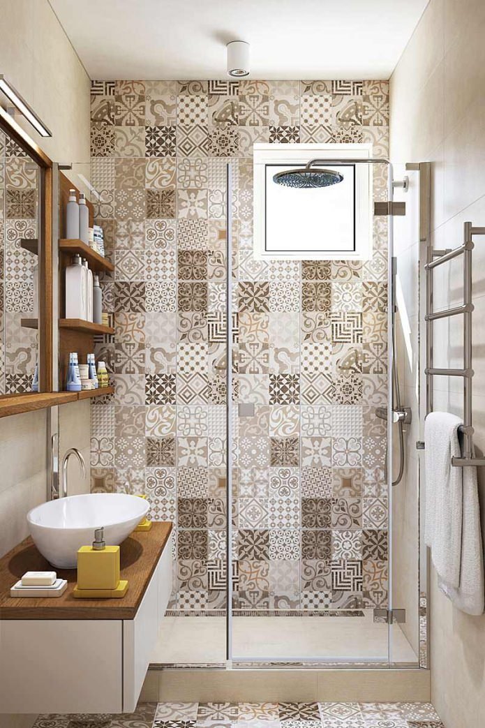 Patchworkfliesen im Badezimmer