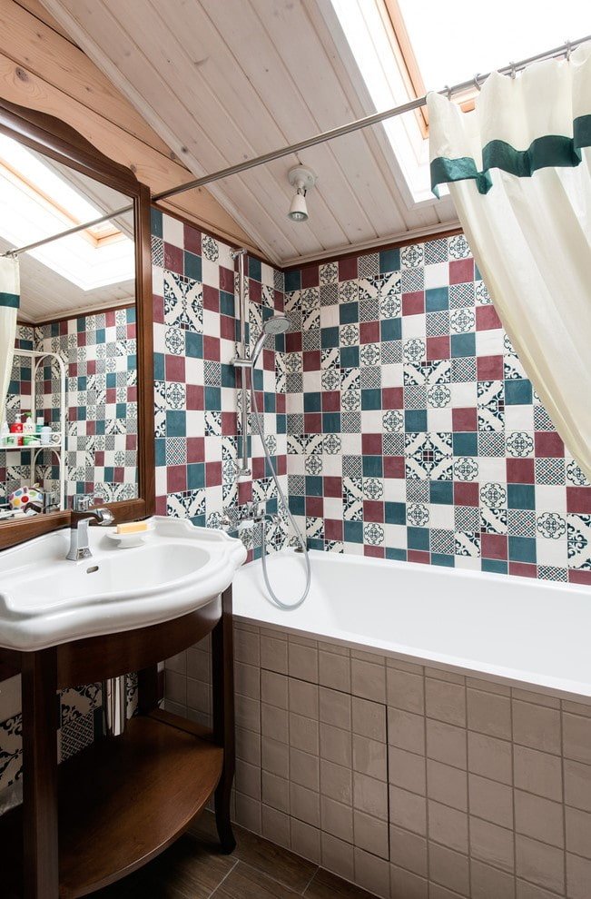 Quadratische Fliesen-Oberfläche im Badezimmer