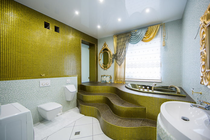 Fliesenverkleidung im Badezimmer