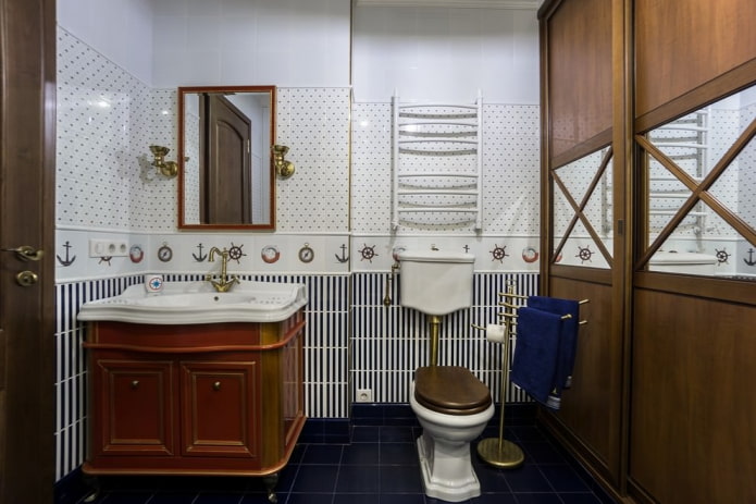 Fliesen im Badezimmer im Marinestil