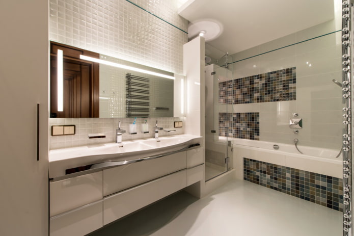 Fliesendekoration im Badezimmer