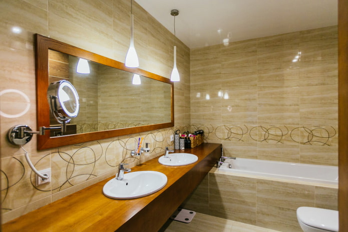 beige Fliesen im Badezimmer