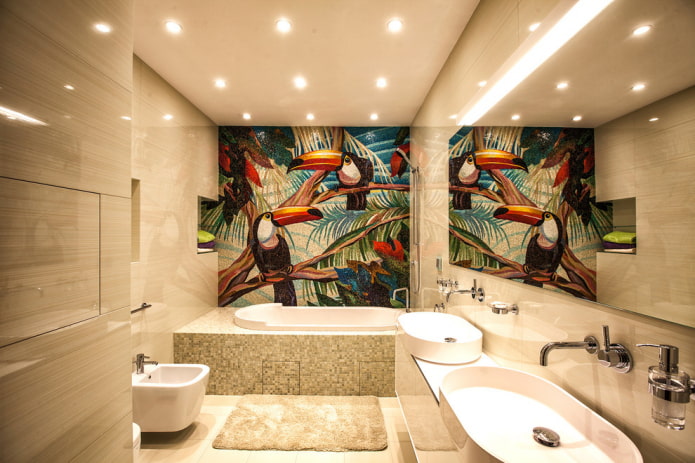 Fliesenpaneel im Badezimmerinterieur
