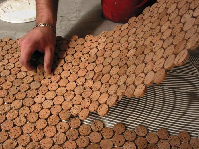 Teppich aus Korkzuschnitten herstellen