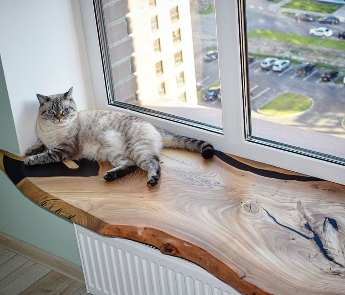 Fensterbank aus Naturholz