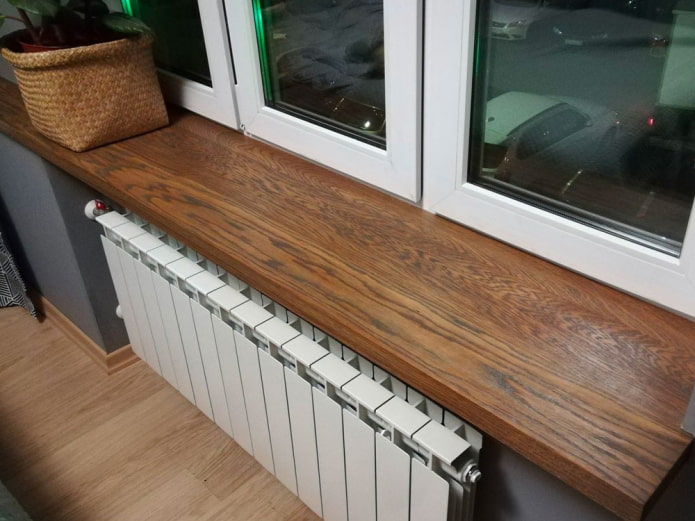 Fensterbank aus Naturholz