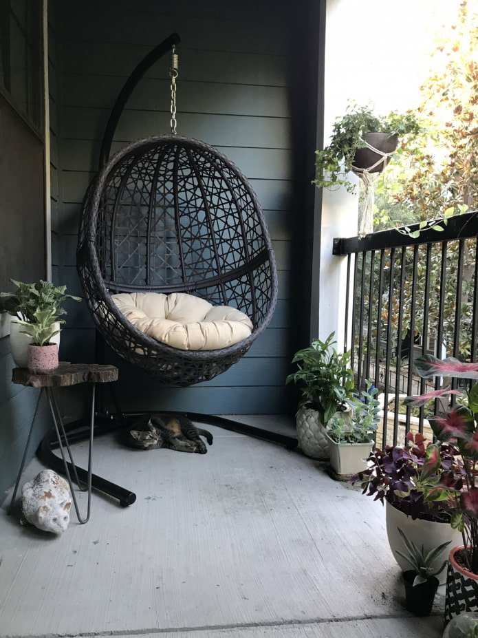 Hängesessel auf dem Balkon