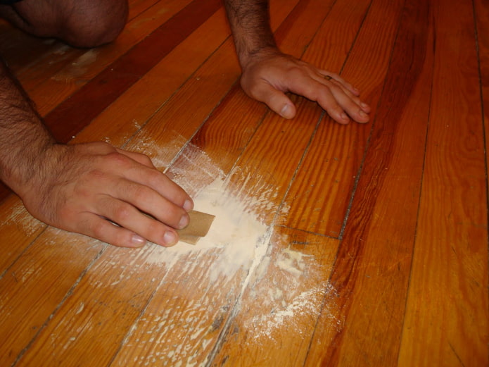 Holzbodenspachteln