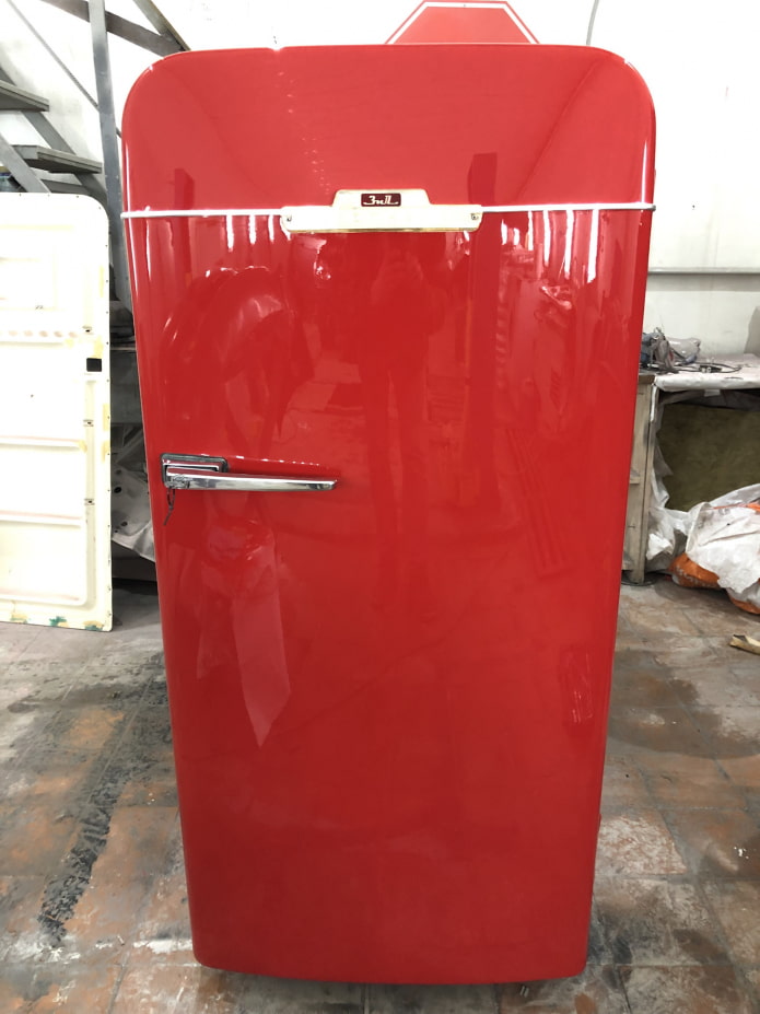 roter Kühlschrank Zil
