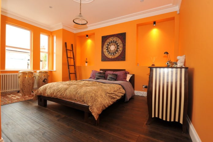 orangefarbene Wände im Schlafzimmer