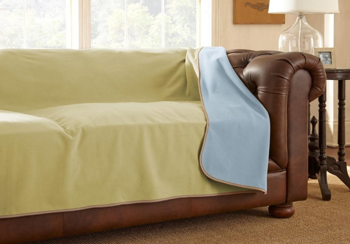 Universalbezug für ein Sofa im Innenraum