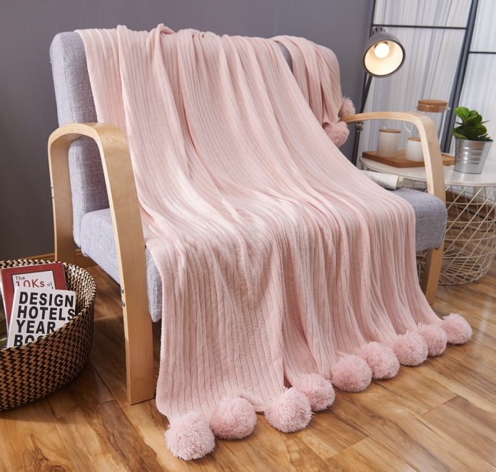 Tagesdecke für ein Sofa im Innenraum