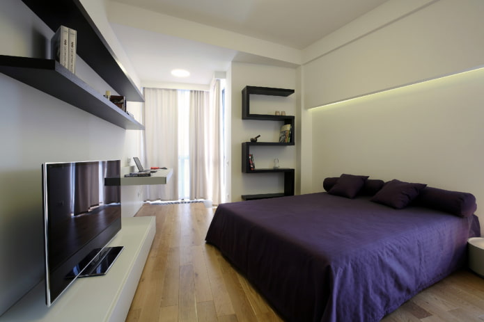 Bett mit einer Tagesdecke im Hightech-Stil