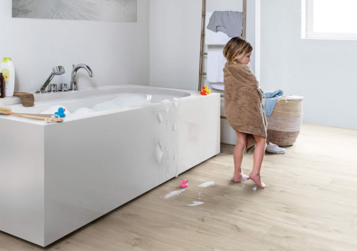 Holzboden im Badezimmer
