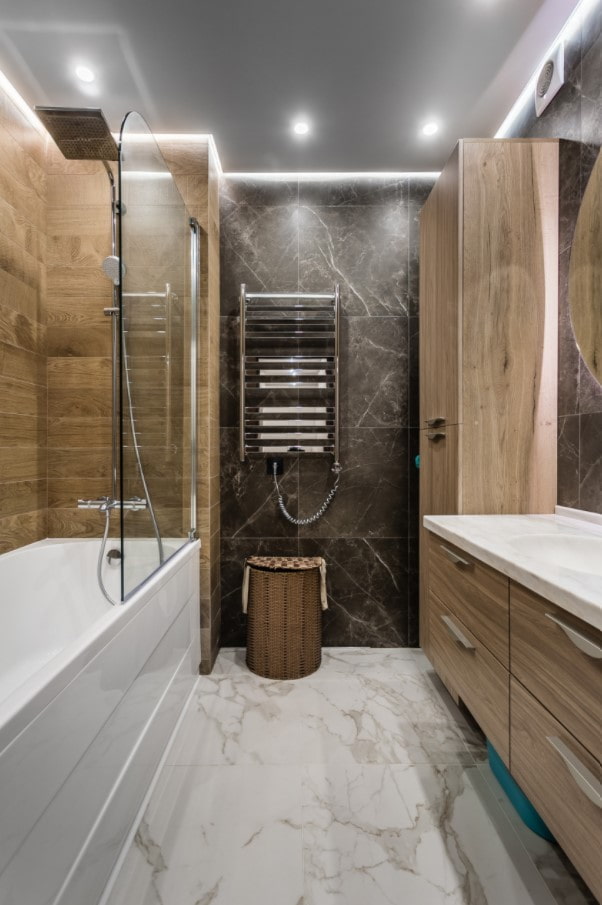 heller Boden im Badezimmer