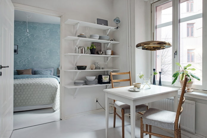 Wandregale im Interieur im skandinavischen Stil