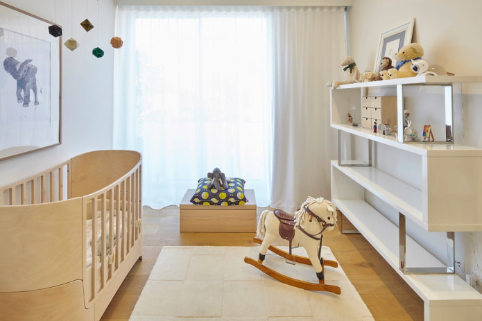 Bodenregale im Innenraum eines Kinderzimmers