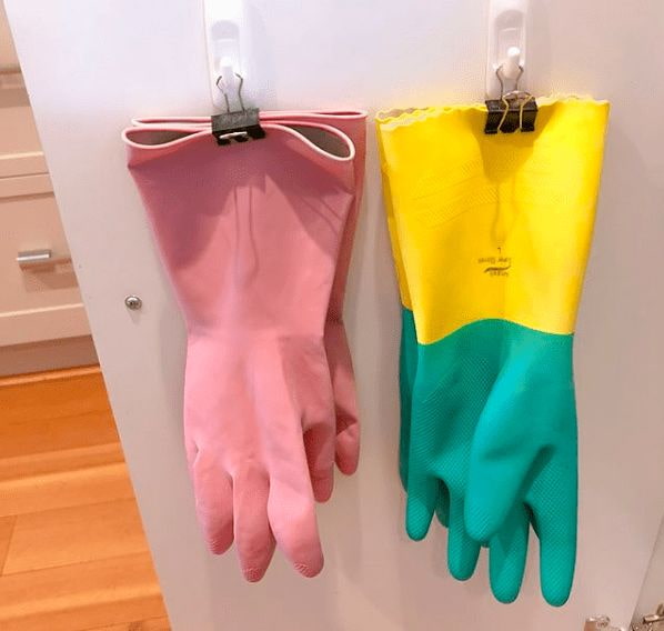 Handschuhe auf Wäscheklammern