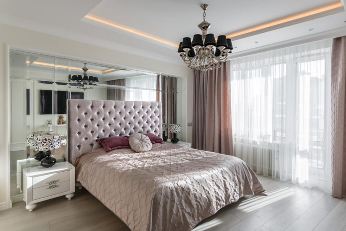 Zweistöckige Decke mit Hintergrundbeleuchtung