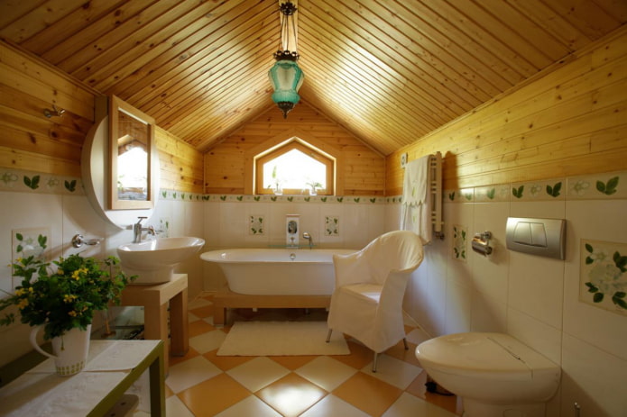 Deckenpaneel im Badezimmer
