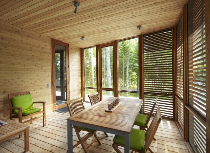 Deckenverkleidung auf der Veranda