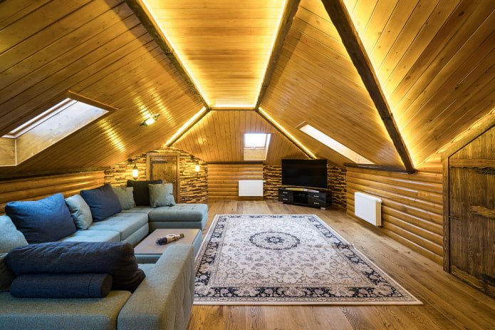 Deckenverkleidung im Wohnzimmer im Dachgeschoss