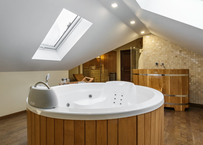 Keilrahmen im Badezimmer im Dachgeschoss