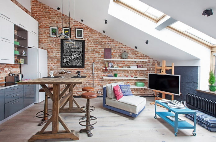 Deckenkonstruktion im Dachgeschoss im Loft-Stil
