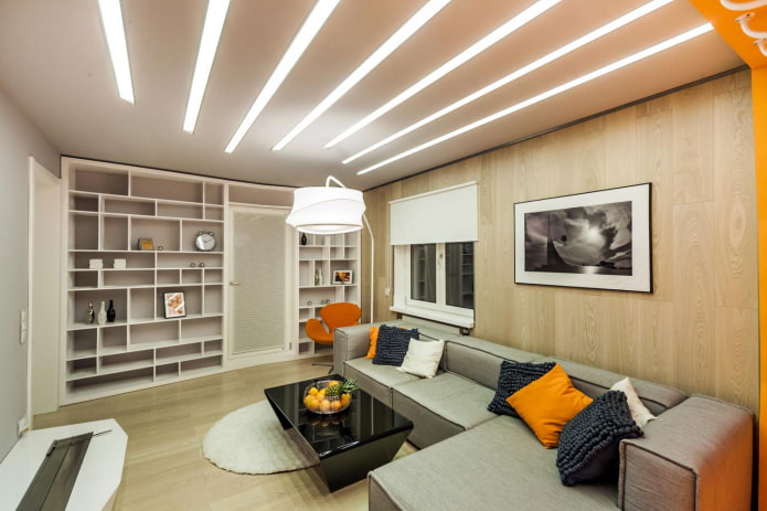 Lichtlinien an der Decke im Innenraum