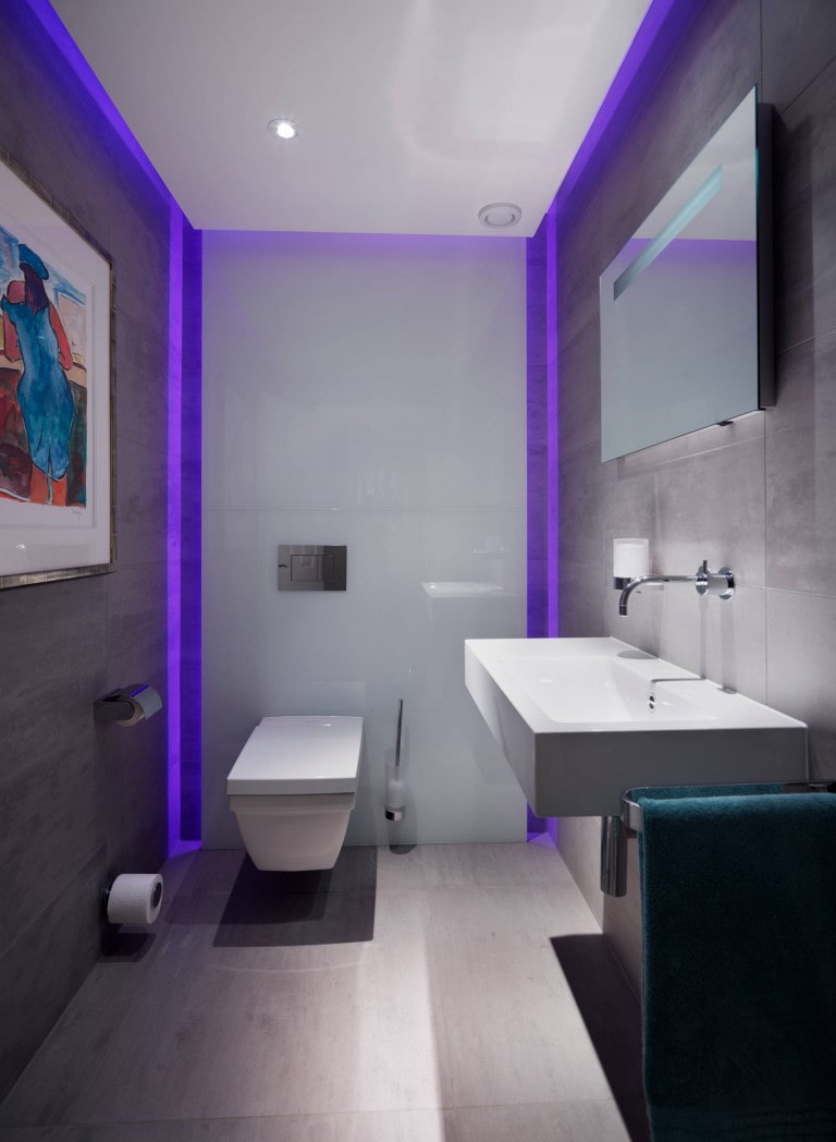 Lichtdecke im Badezimmer