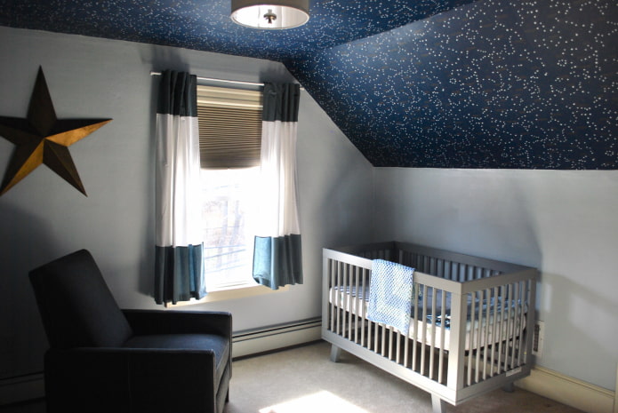 Sternenhimmel an der Decke im Kinderzimmer