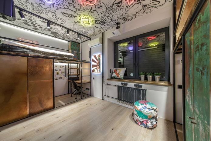 Decke mit Graffiti-Zeichnungen 