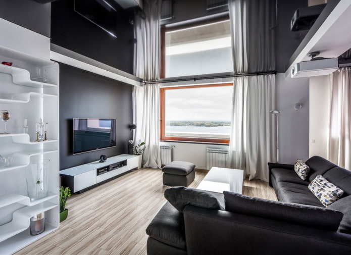 Schwarze Spanndecke im Wohnzimmer