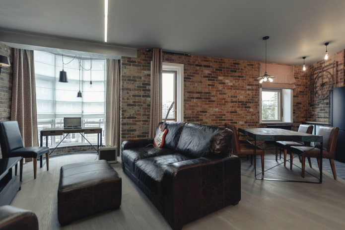 Decke im Loft-Stil im Flur