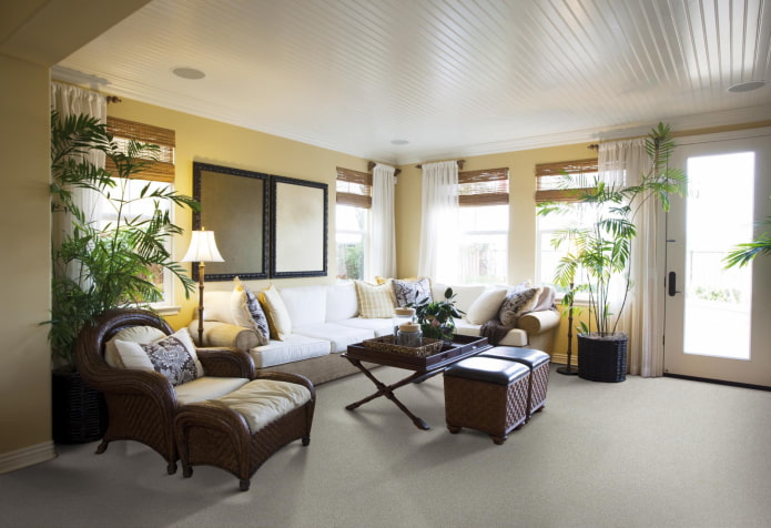 PVC-Deckenplatten im Wohnzimmer