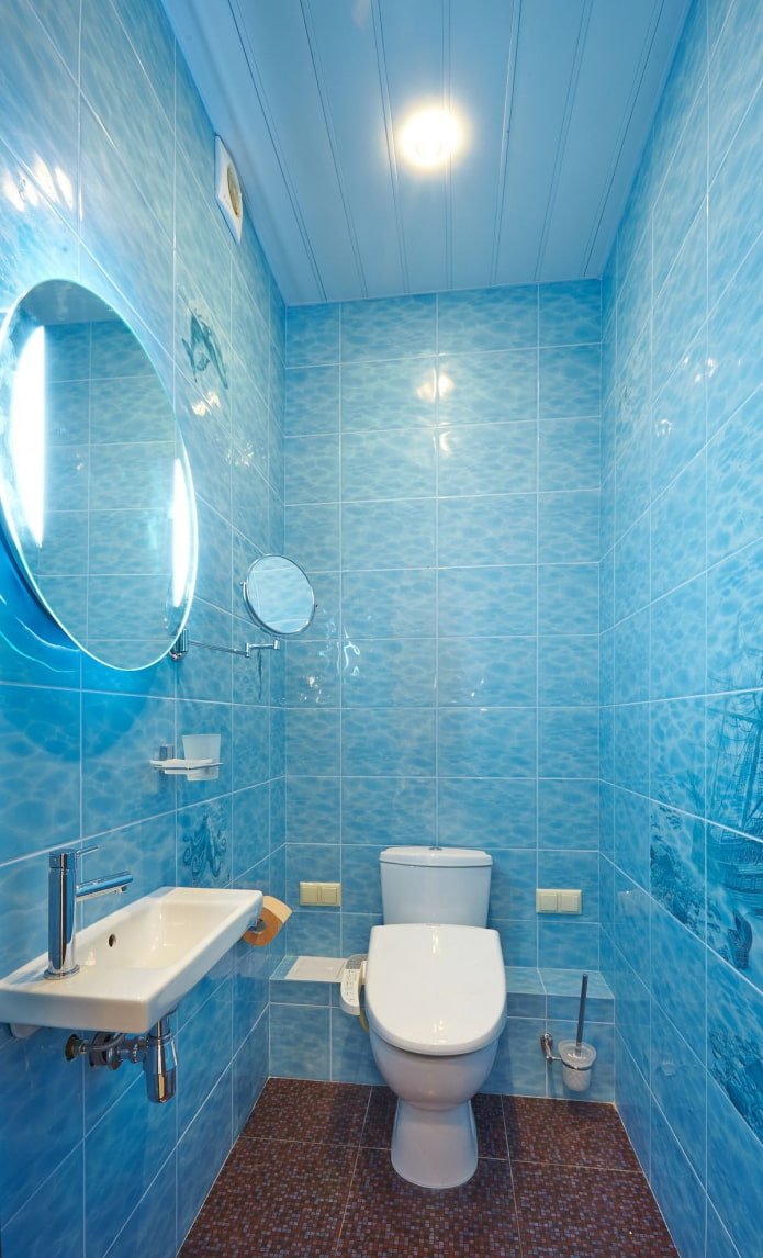 Kunststoff-Deckenpaneele im Badezimmer