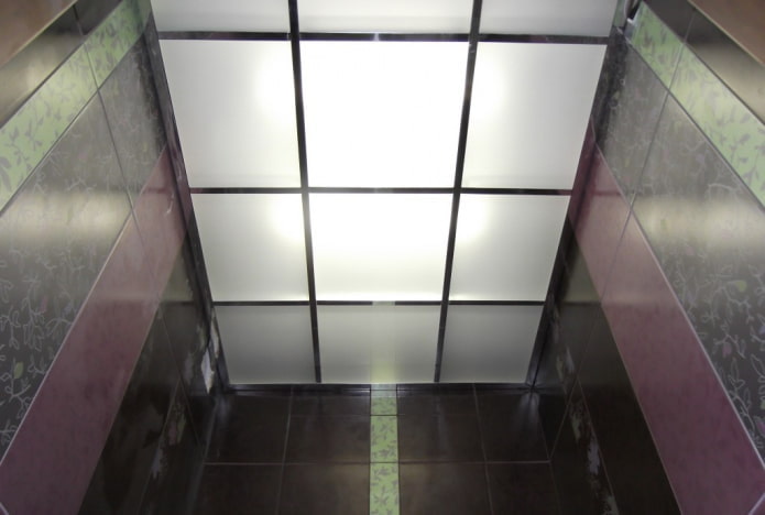 Glasdeckenkonstruktion im Badezimmer